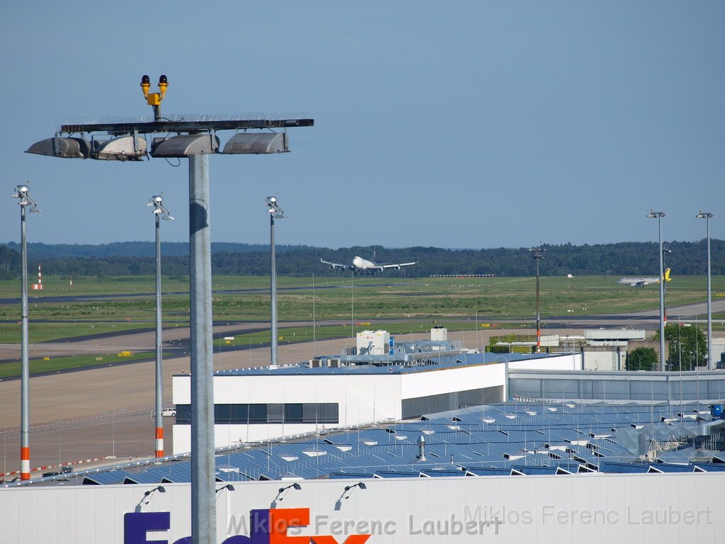 Lufthansa Airbus A 380 zu Besuch Flughafen Koeln Bonn P055.JPG